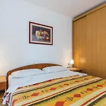 1 Bedroom Stunning In Appartamento Mošćenička Draga