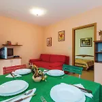 1 Bedroom Stunning In Daire Mošćenička Draga