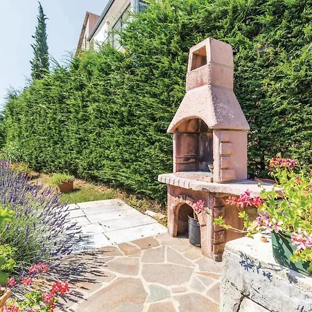 1 Bedroom Beautiful In Apartment Moscenicka Draga