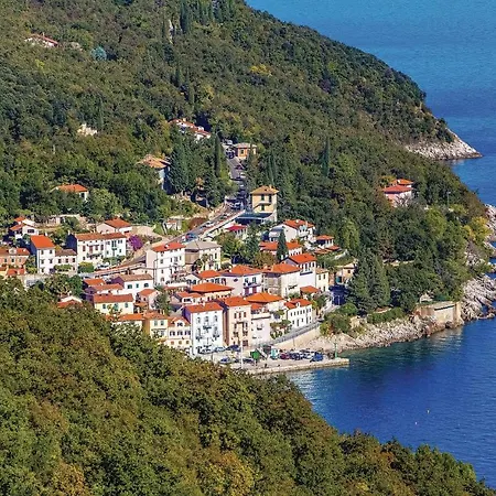 1 Bedroom Beautiful In Mošćenička Draga