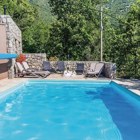 1 Bedroom Beautiful In Moscenicka Draga