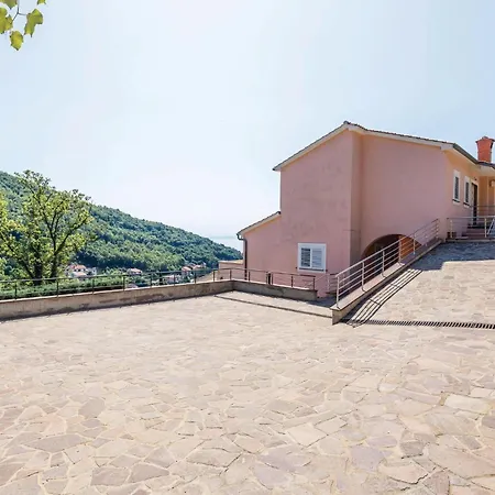 1 Bedroom Beautiful In Moscenicka Draga