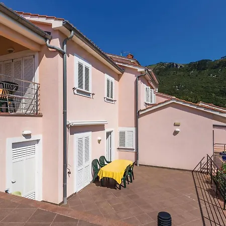 1 Bedroom Beautiful In * Mošćenička Draga